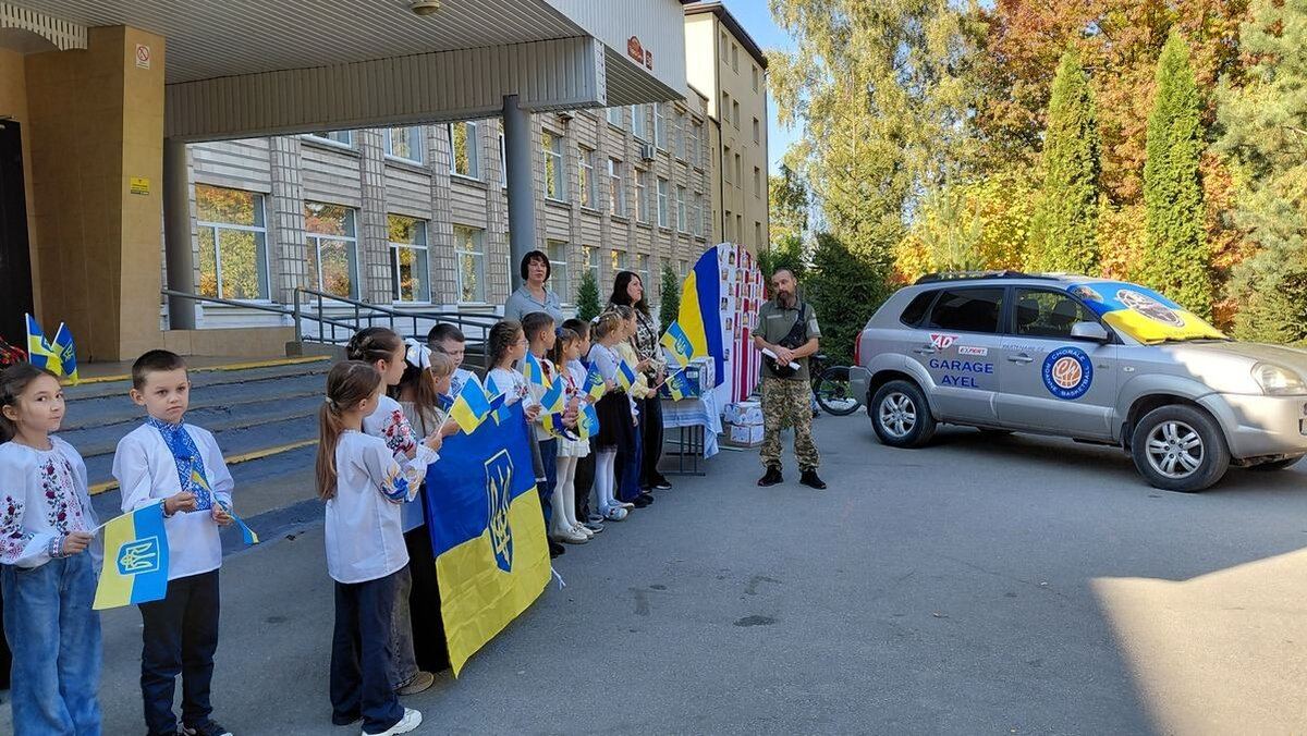Машина на передову від 11 ліцею (1)